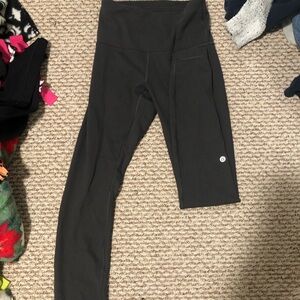 Lululemon Wunder Train 28” inseam Leggings